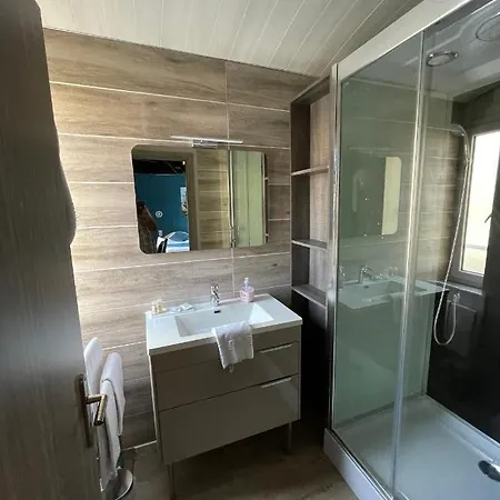 Hotel De La 3*