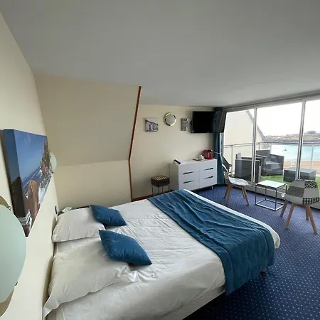Hotel De La 3*