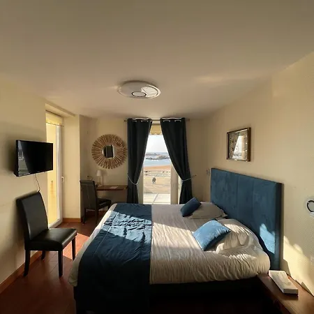 De La Hotel 3*
